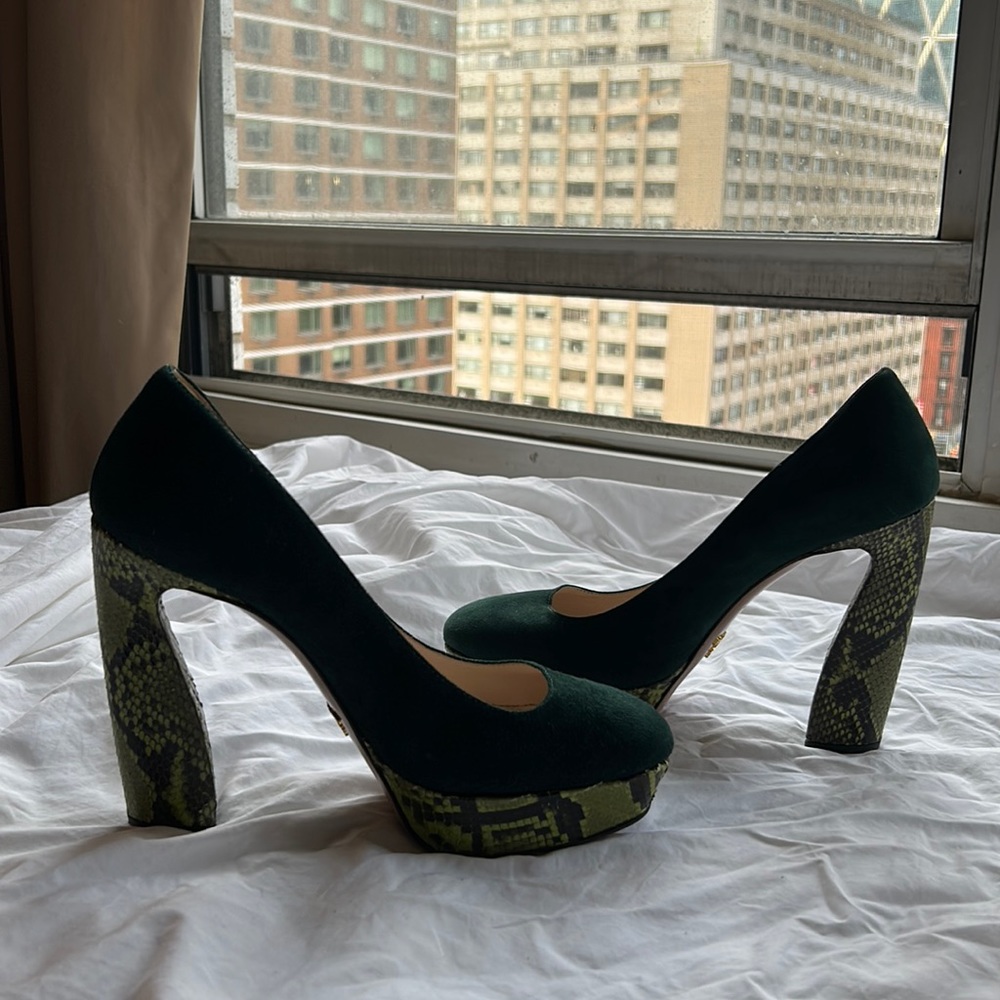 Stunning Prada Platform Heels Pumps 38 1/2